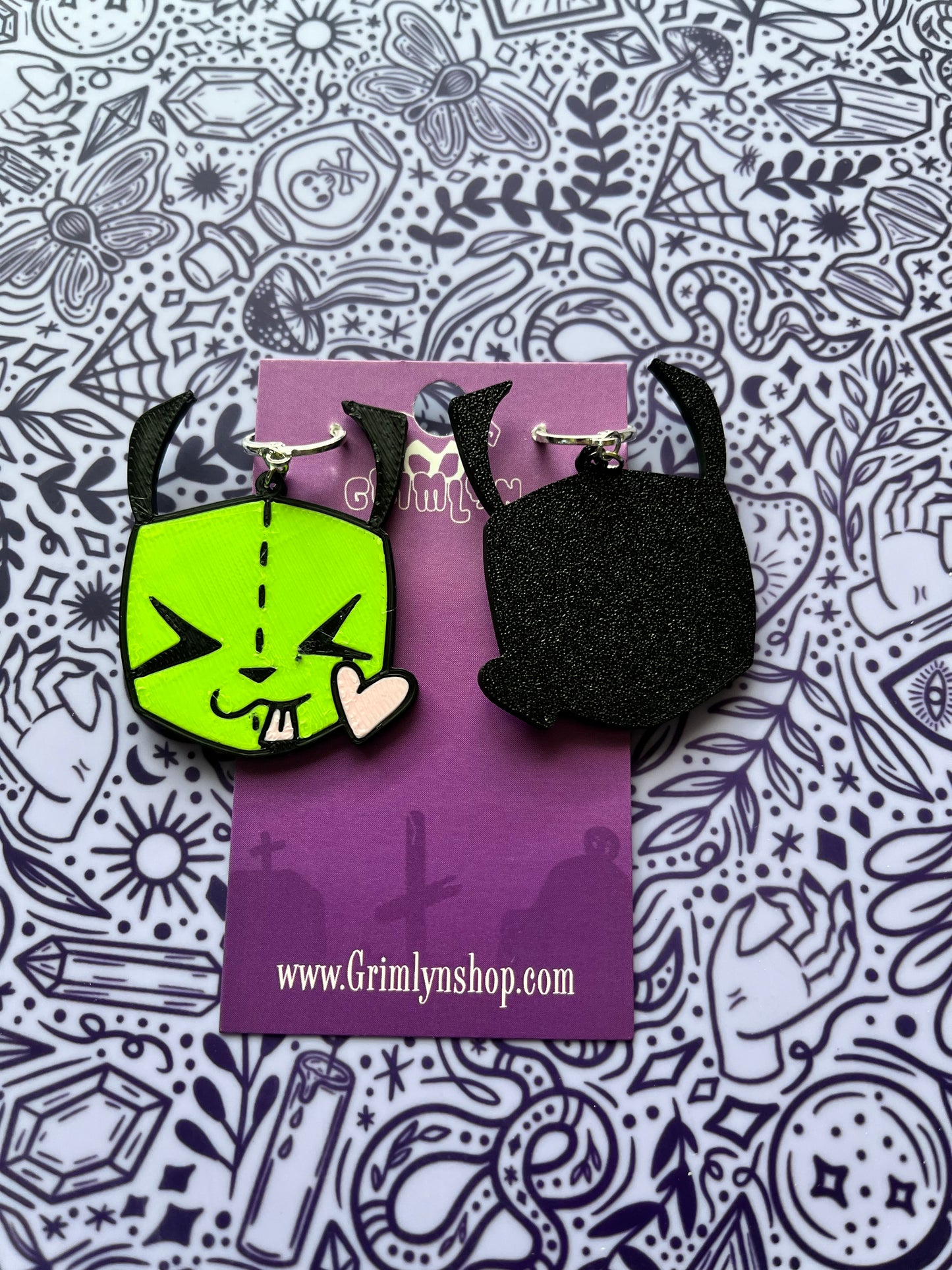 GIR Heart Face Earrings